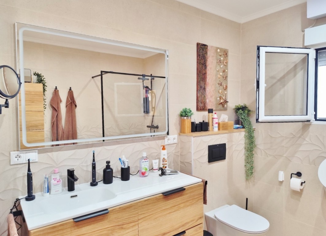 4-Bedroom Villa in Pueblo, San Miguel de Salinas - Image 24