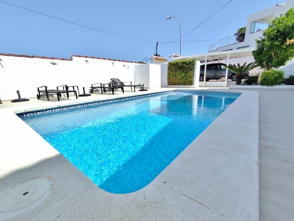 4-Bedroom Villa in Pueblo, San Miguel de Salinas - Image 44