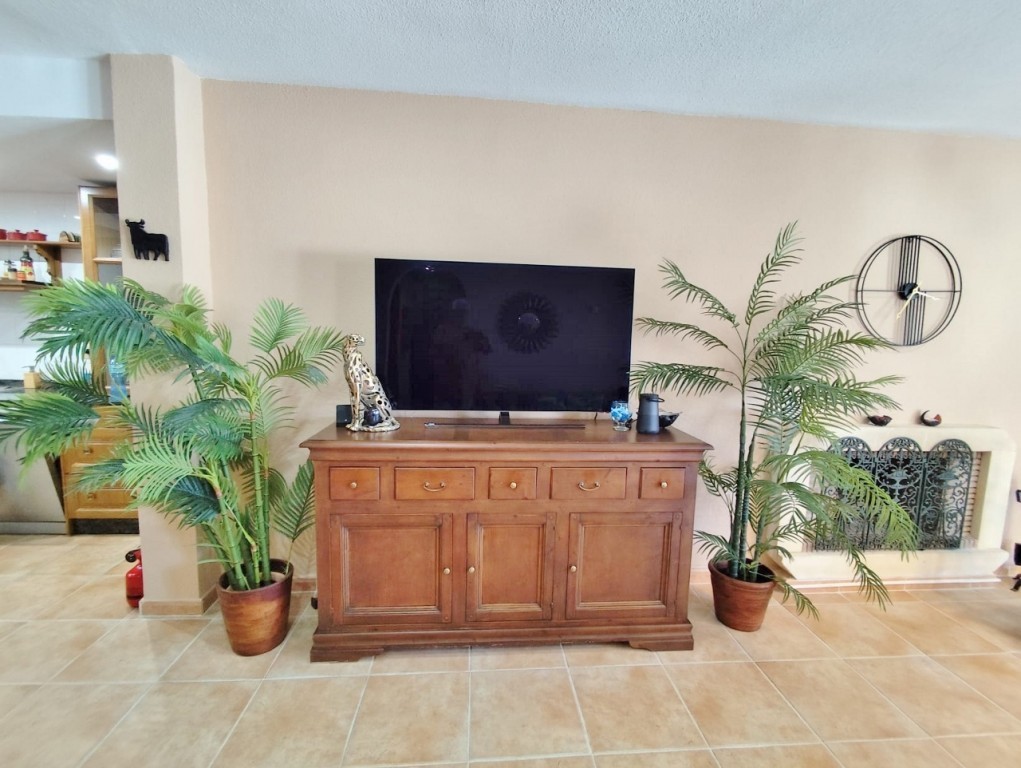 4-Bedroom Villa in Pueblo, San Miguel de Salinas - Image 5