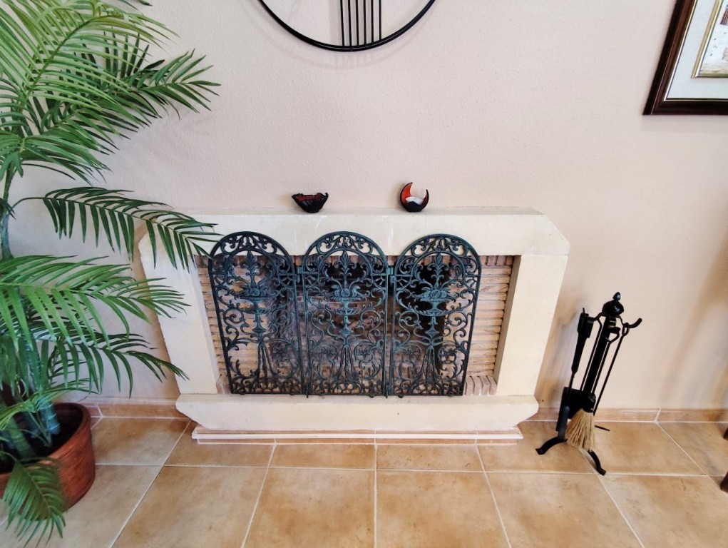 4-Bedroom Villa in Pueblo, San Miguel de Salinas - Image 8