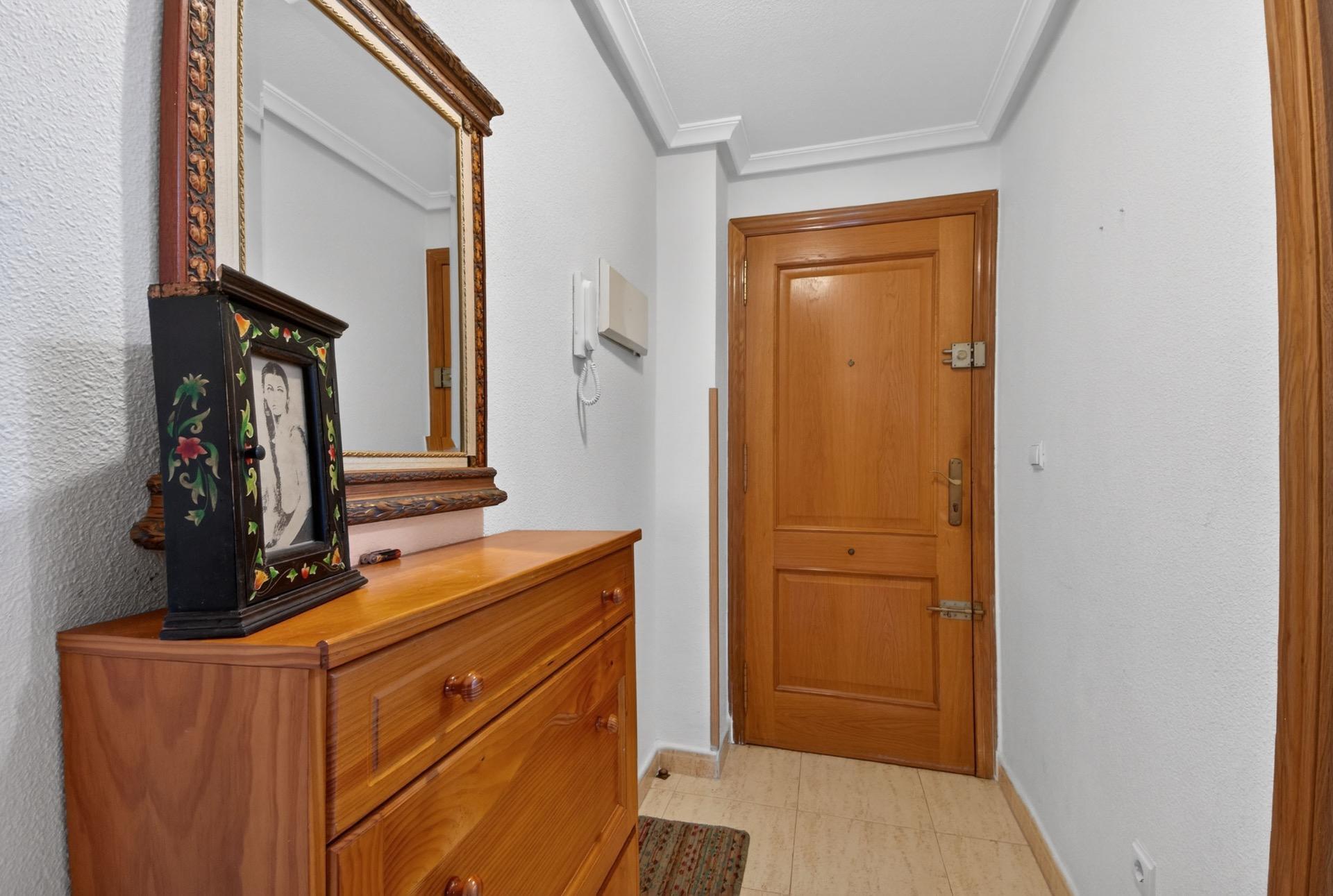 2-Bedroom Apartment in Parque de las Naciones, Torrevieja - Image 11