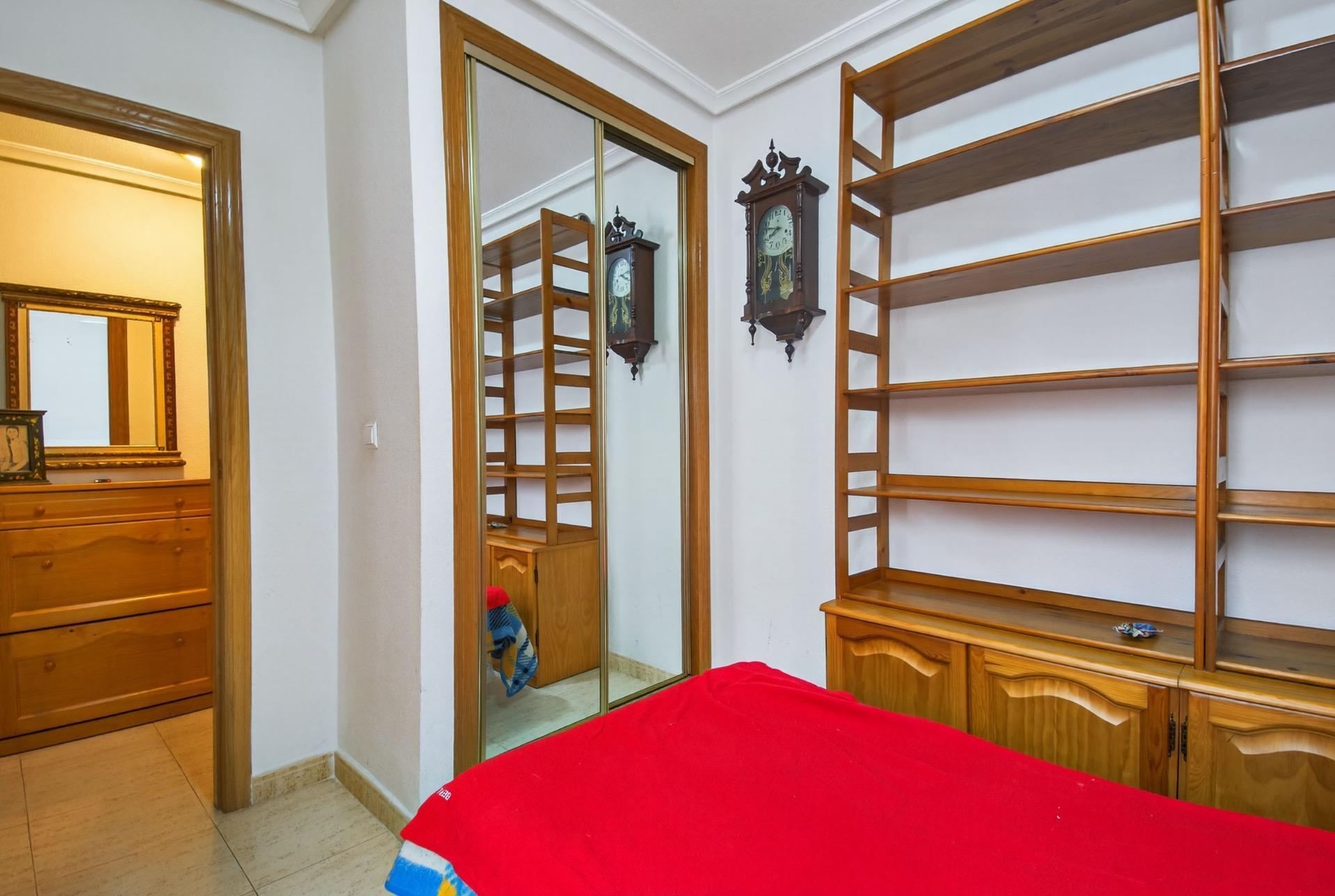 2-Bedroom Apartment in Parque de las Naciones, Torrevieja - Image 14