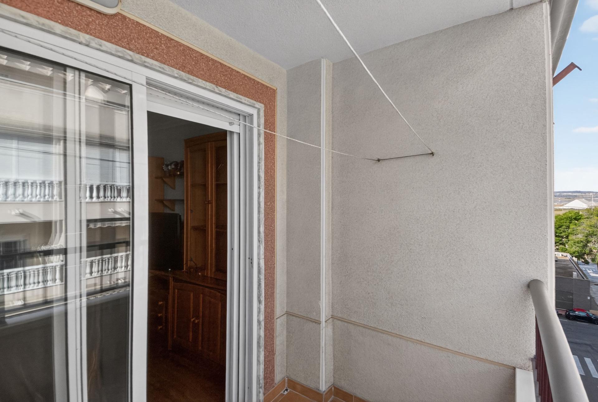 2-Bedroom Apartment in Parque de las Naciones, Torrevieja - Image 17