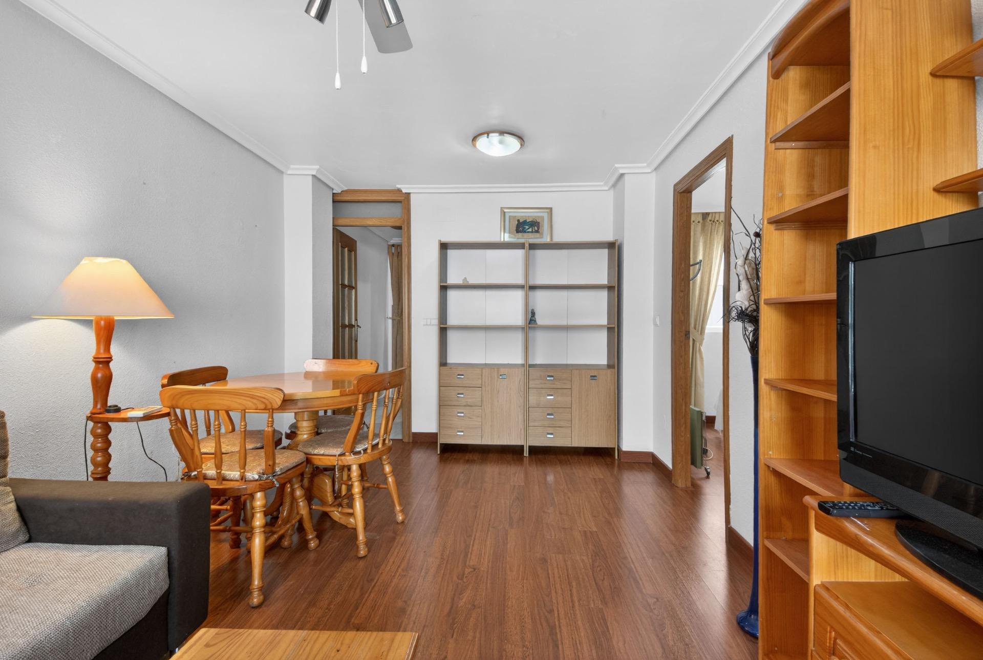 2-Bedroom Apartment in Parque de las Naciones, Torrevieja - Image 2