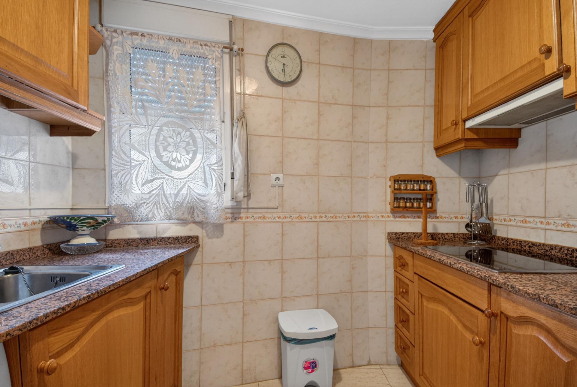 2-Bedroom Apartment in Parque de las Naciones, Torrevieja - Image 5