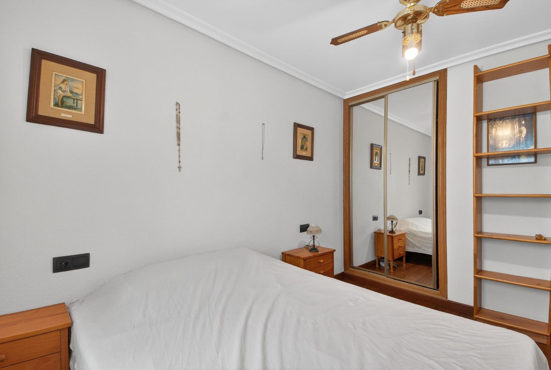 2-Bedroom Apartment in Parque de las Naciones, Torrevieja - Image 9