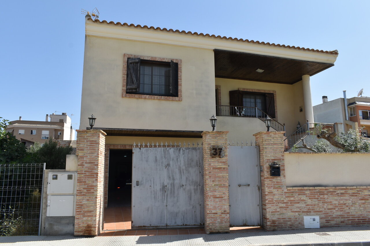 3-Bedroom Villa in Algorfa - Image 1