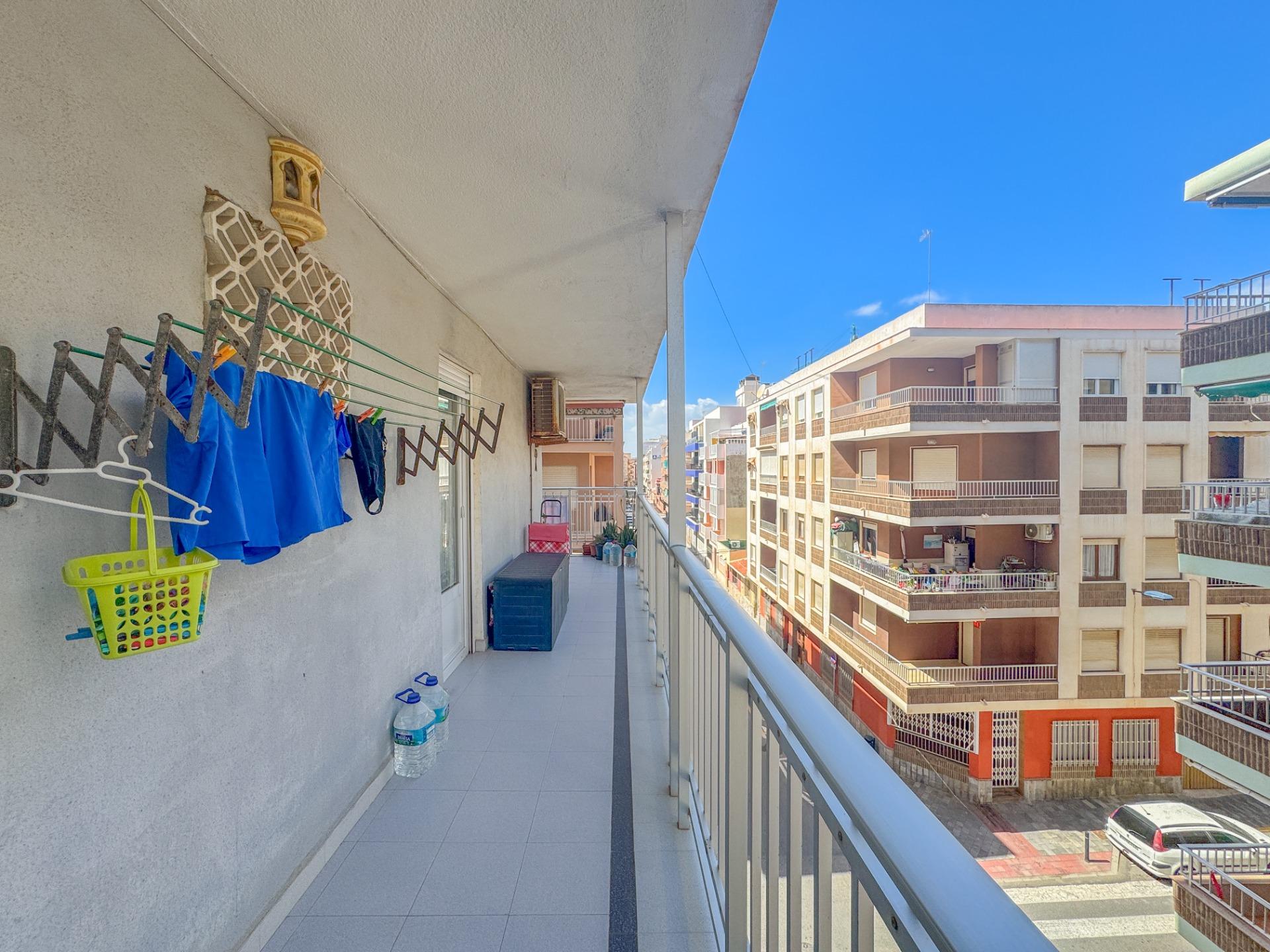 3-Bedroom Apartment in Playa del Cura, Torrevieja - Image 9