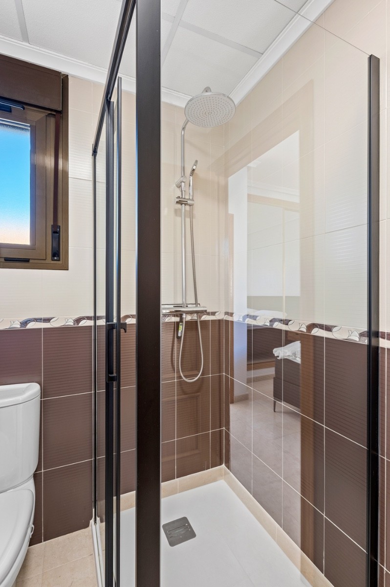 3-Bedroom House in San Miguel de Salinas - Image 25