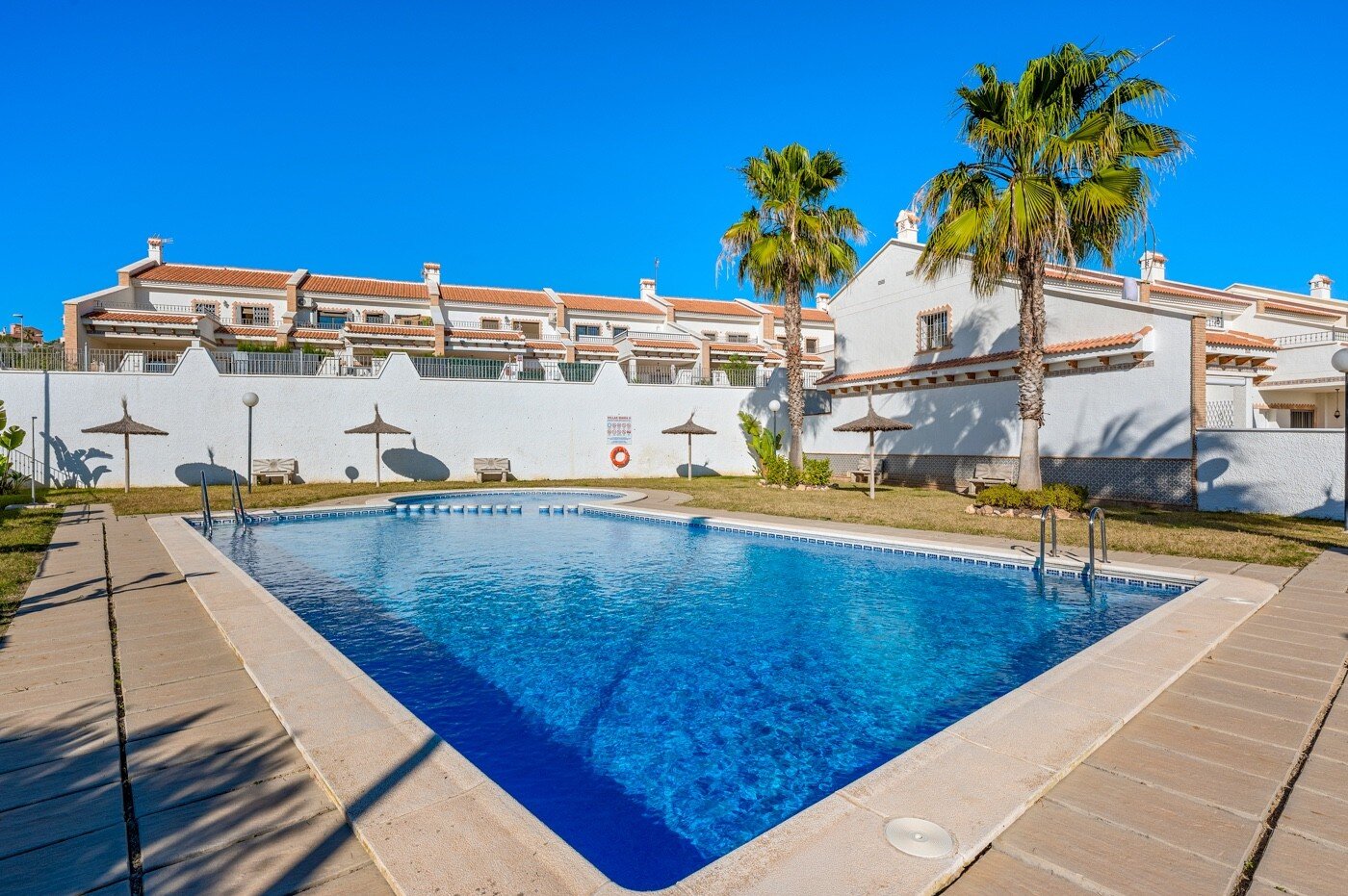 3-Bedroom House in San Miguel de Salinas - Image 3