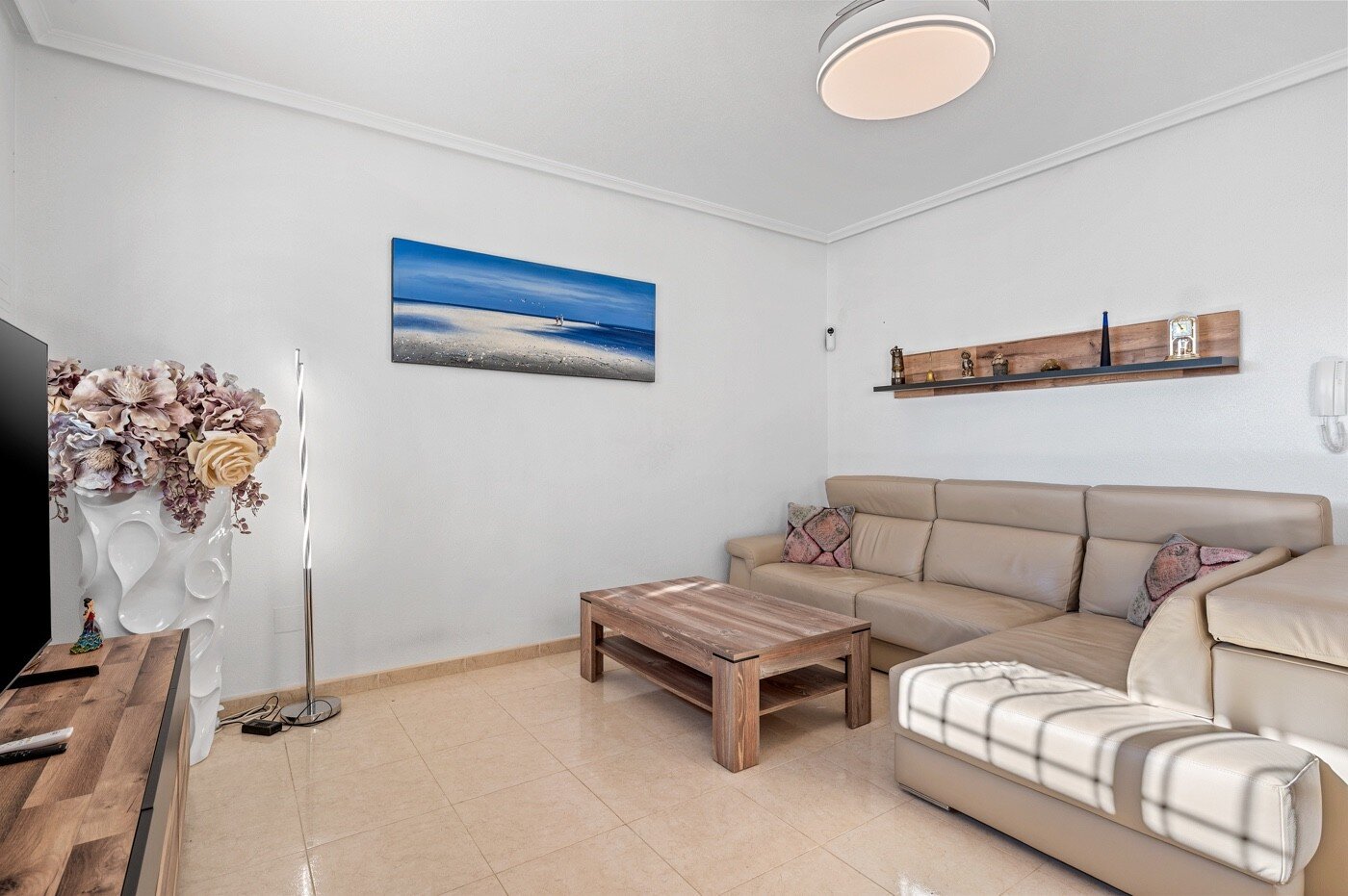 3-Bedroom House in San Miguel de Salinas - Image 6