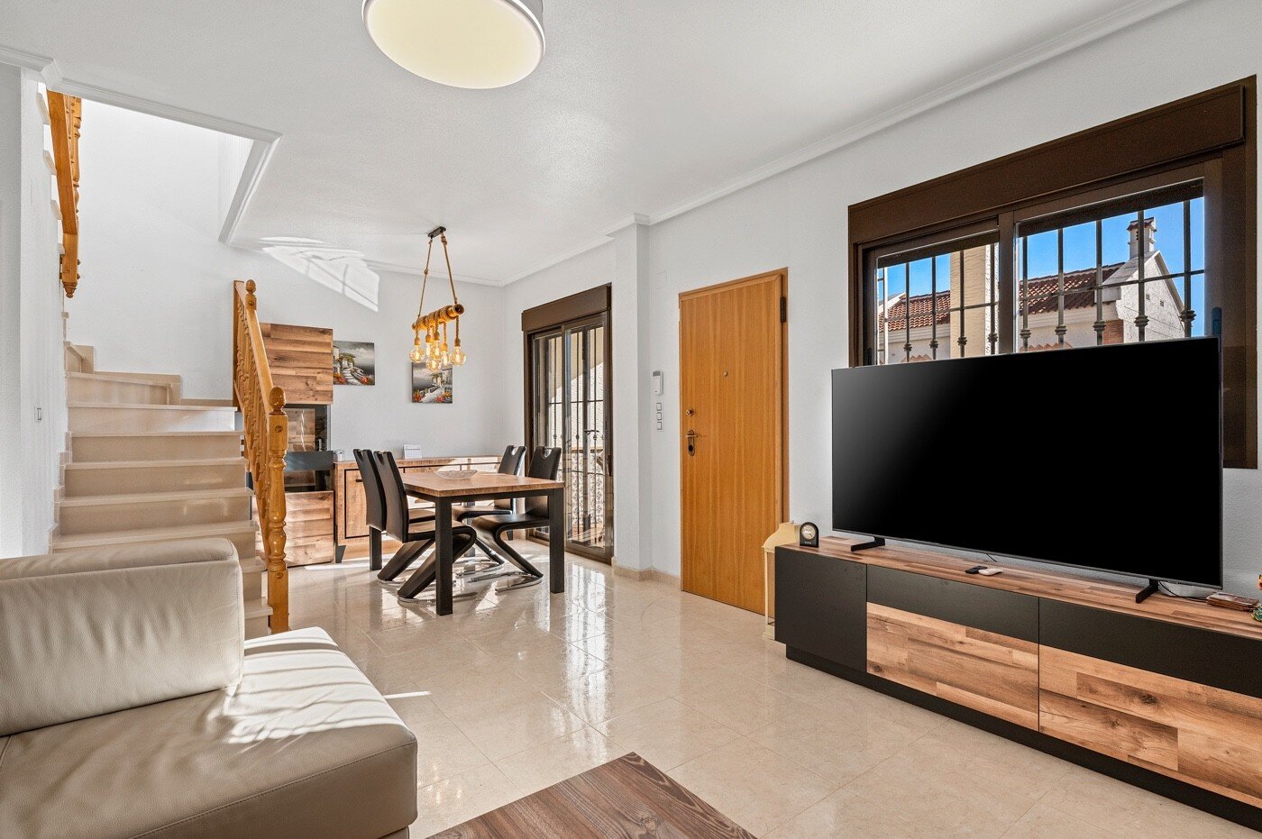 3-Bedroom House in San Miguel de Salinas - Image 7