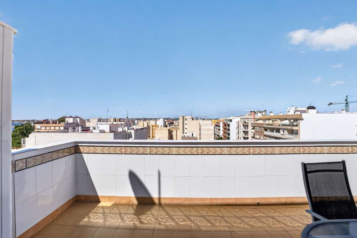 3-Bedroom Apartment in Centro, Torrevieja - Image 10