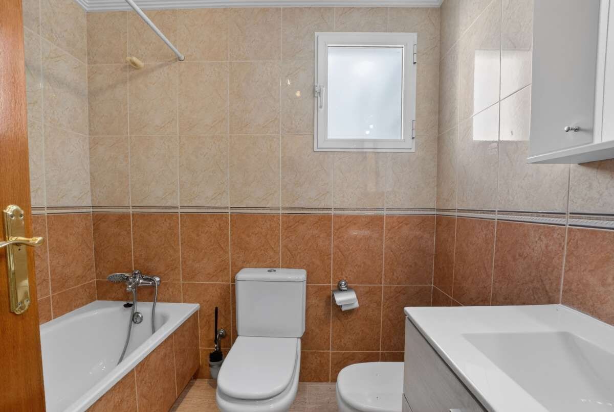 3-Bedroom Apartment in Centro, Torrevieja - Image 13