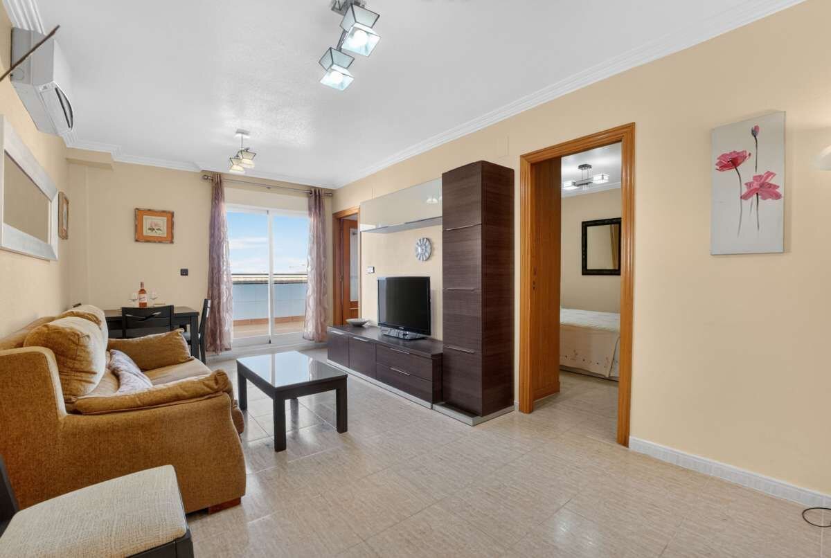 3-Bedroom Apartment in Centro, Torrevieja - Image 5