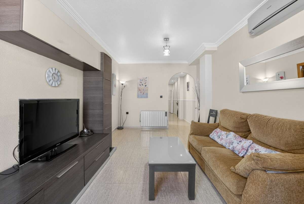 3-Bedroom Apartment in Centro, Torrevieja - Image 8