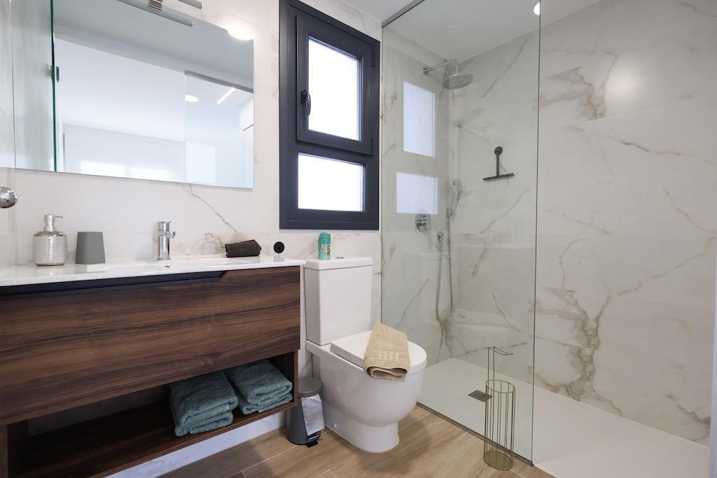 2-Bedroom Apartment in Las Filipinas, Orihuela Costa - Image 12