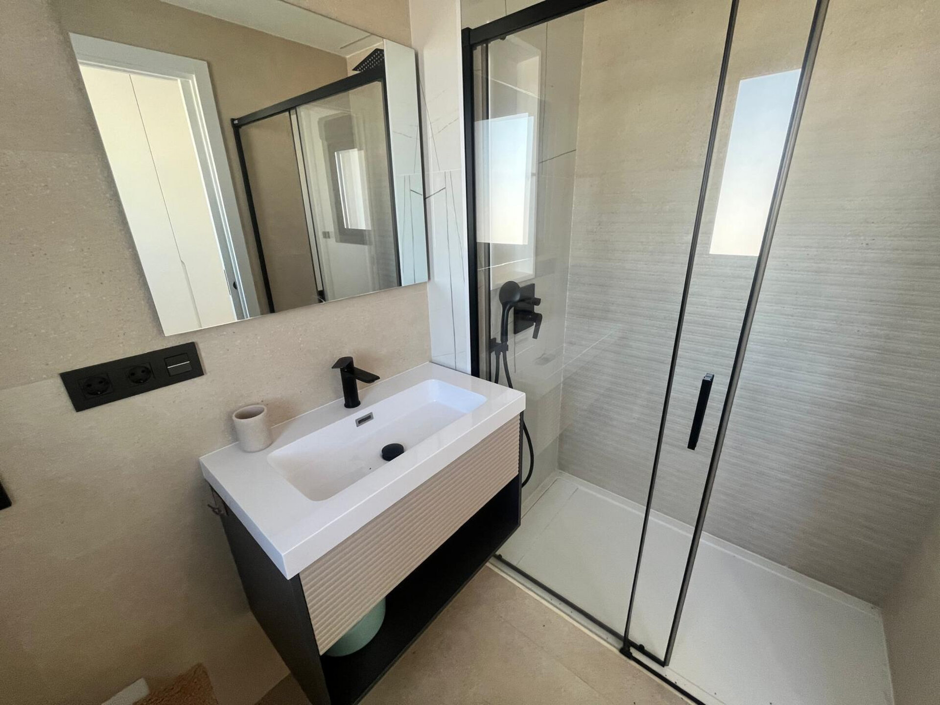 2-Bedroom Apartment in Los Alcázares - Image 11