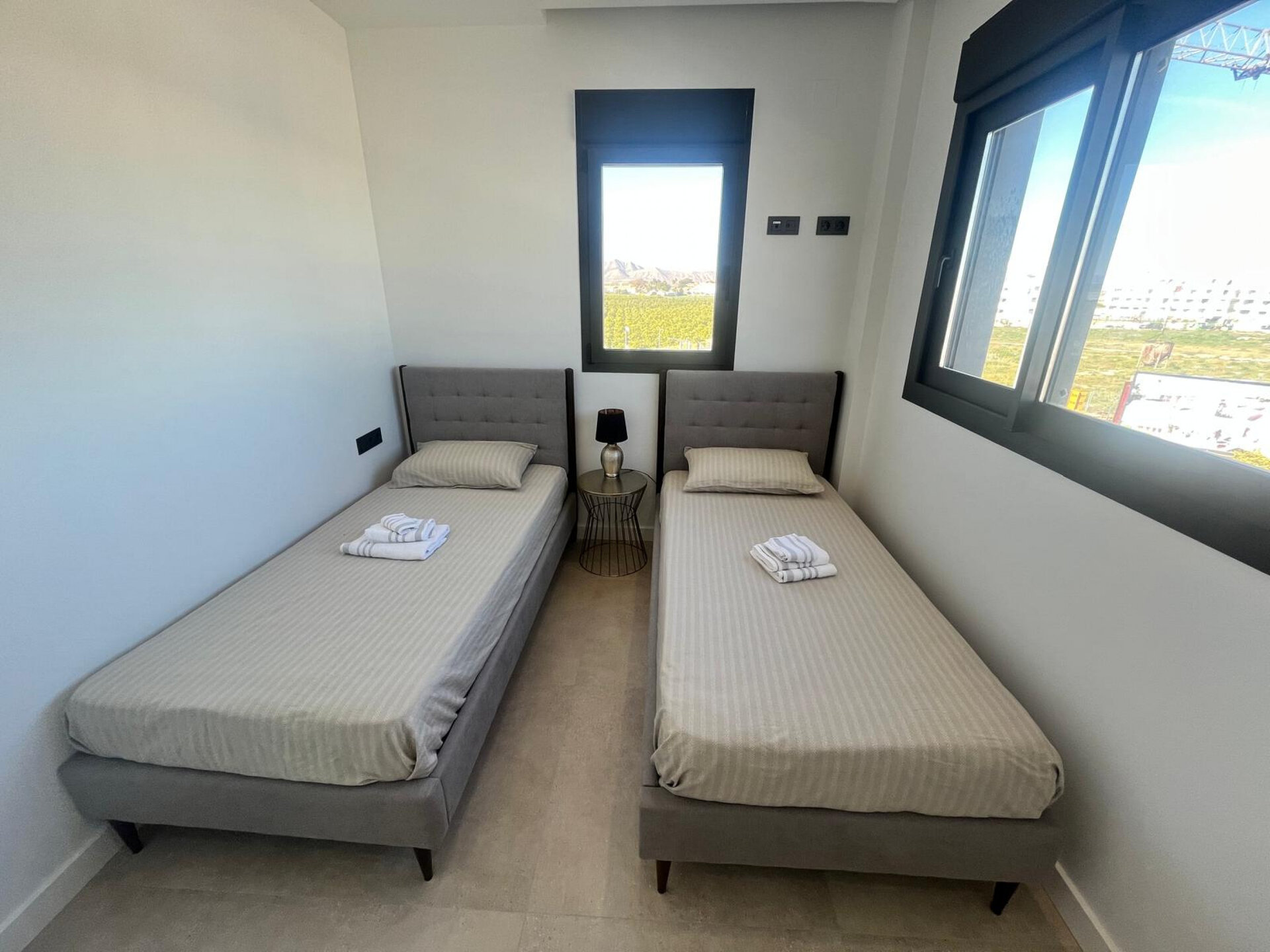 2-Bedroom Apartment in Los Alcázares - Image 12