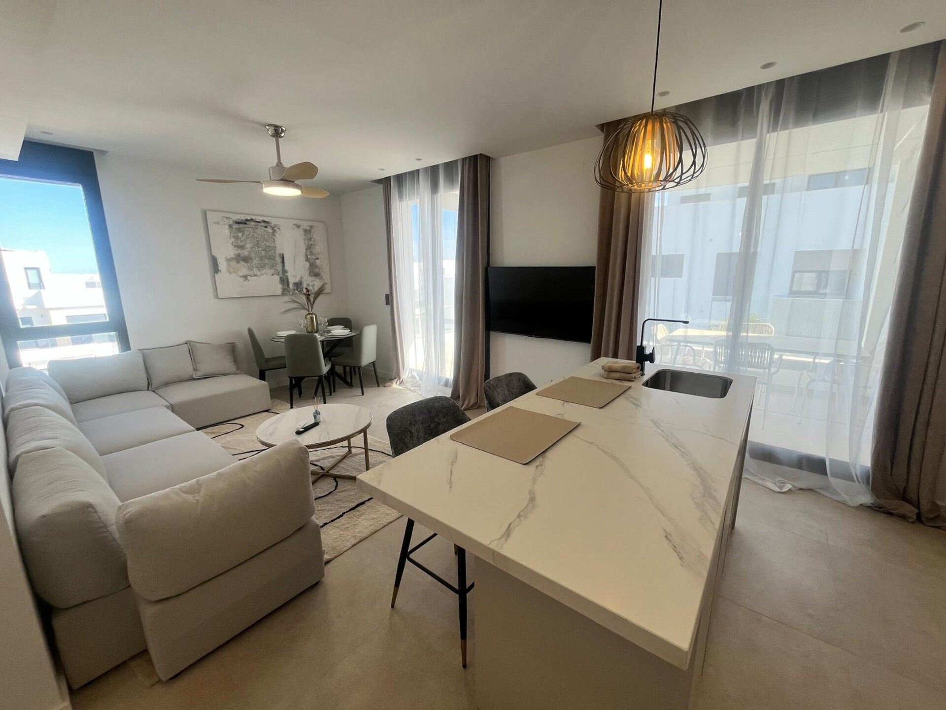 2-Bedroom Apartment in Los Alcázares - Image 2