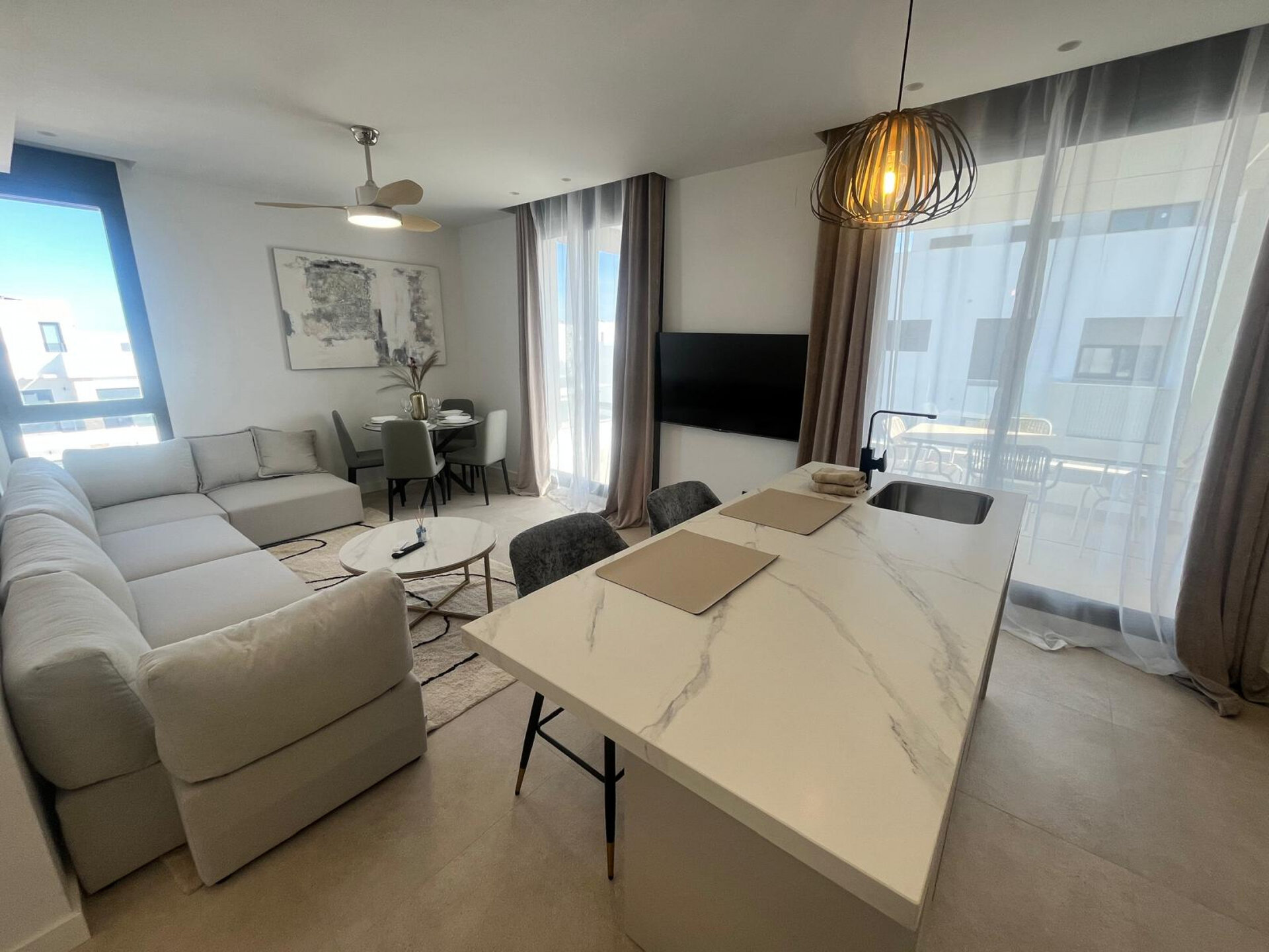 2-Bedroom Apartment in Los Alcázares - Image 3