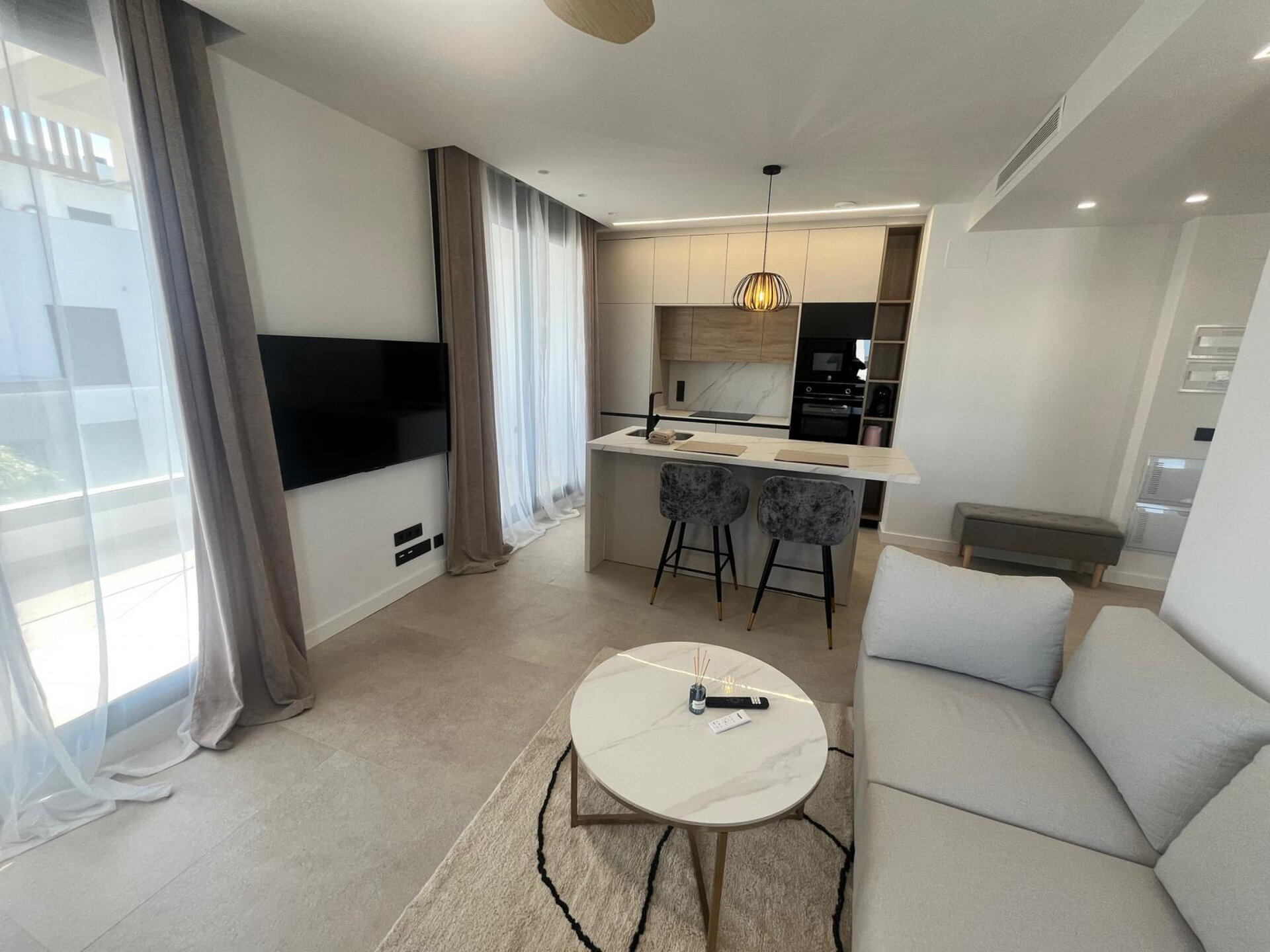 2-Bedroom Apartment in Los Alcázares - Image 4