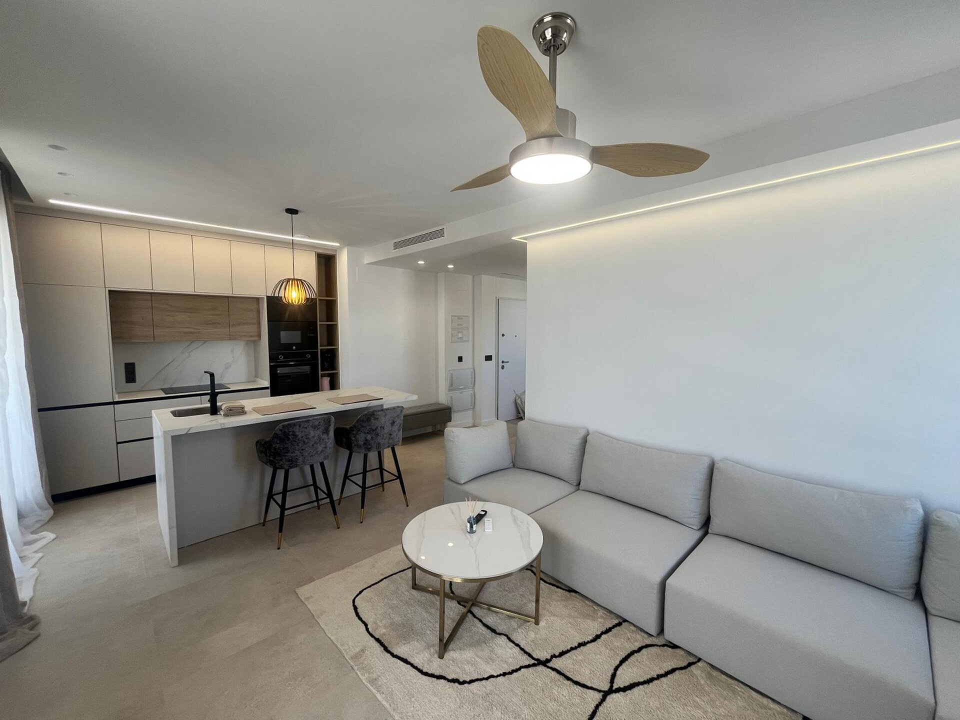 2-Bedroom Apartment in Los Alcázares - Image 5