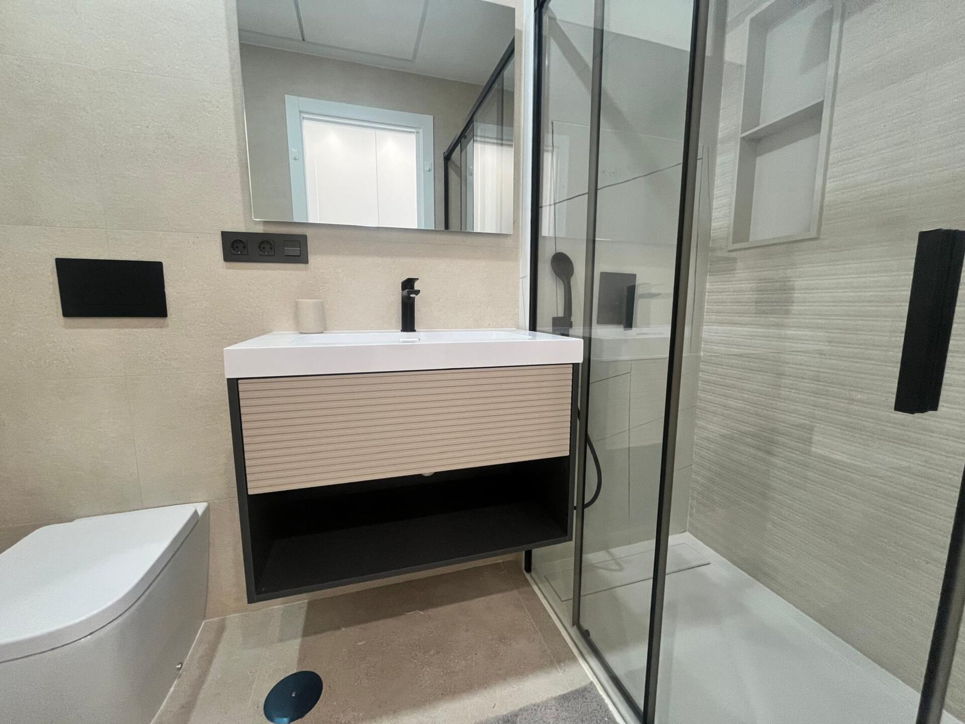 2-Bedroom Apartment in Los Alcázares - Image 8