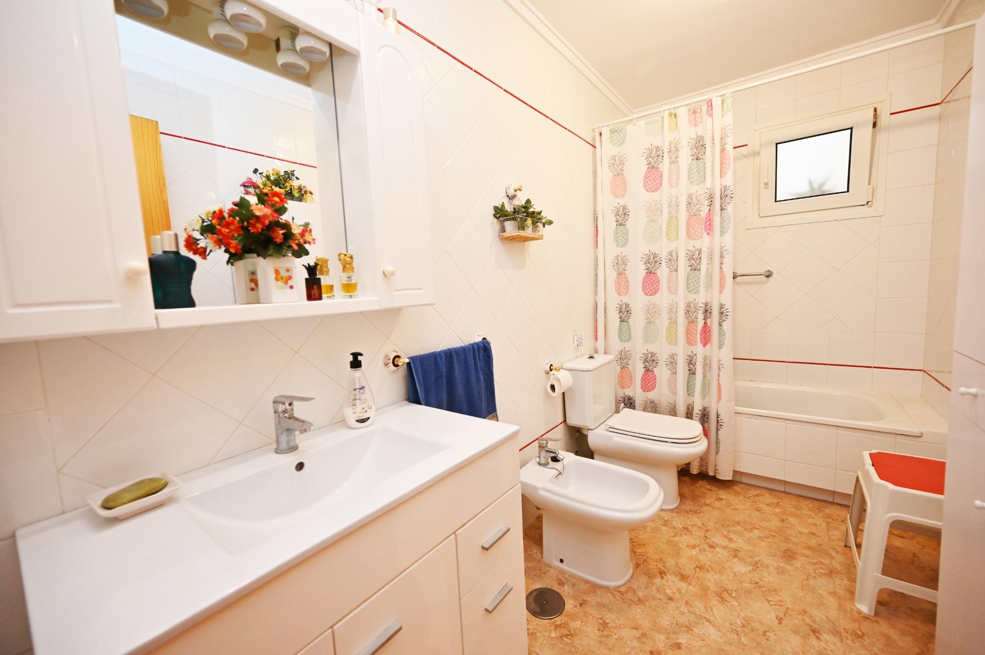 3-Bedroom Apartment in Torrevieja - Image 10