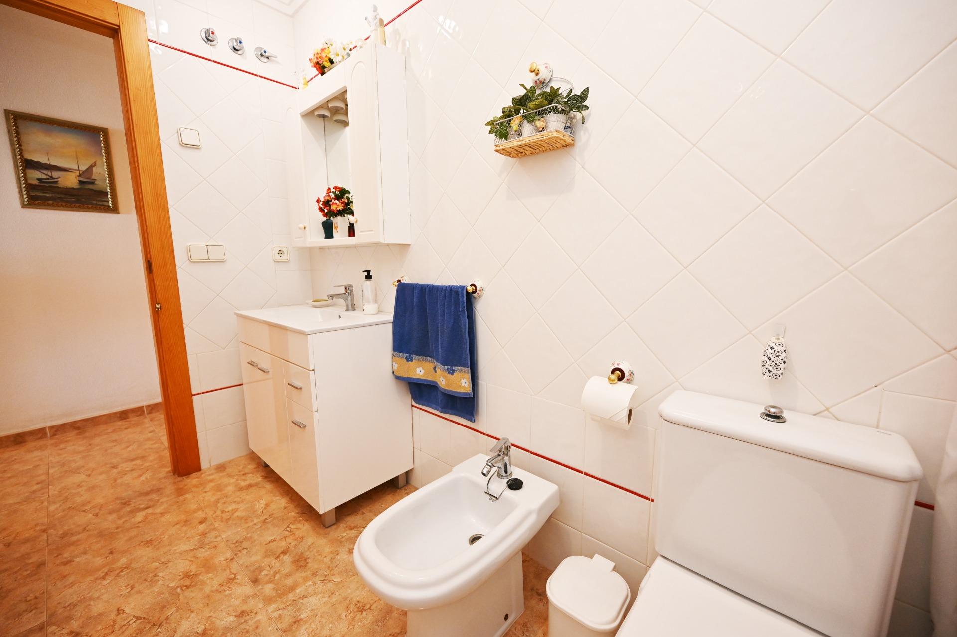 3-Bedroom Apartment in Torrevieja - Image 11