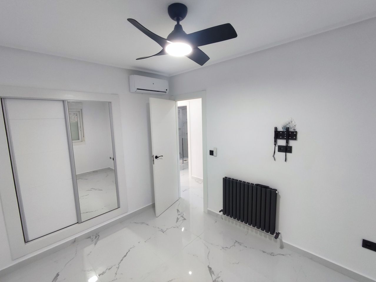 2-Bedroom Apartment in Sucina, Sucina - Image 12