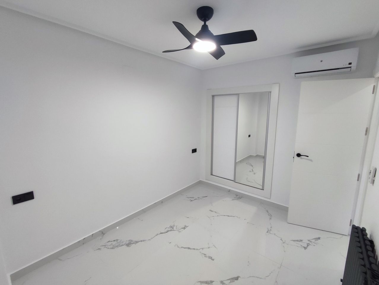 2-Bedroom Apartment in Sucina, Sucina - Image 13