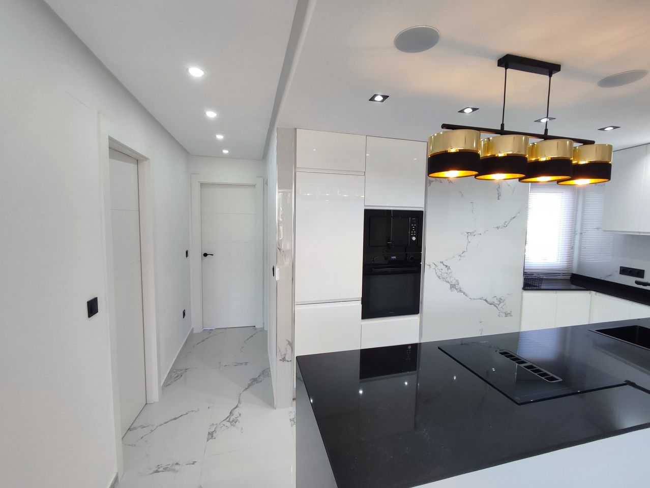 2-Bedroom Apartment in Sucina, Sucina - Image 8