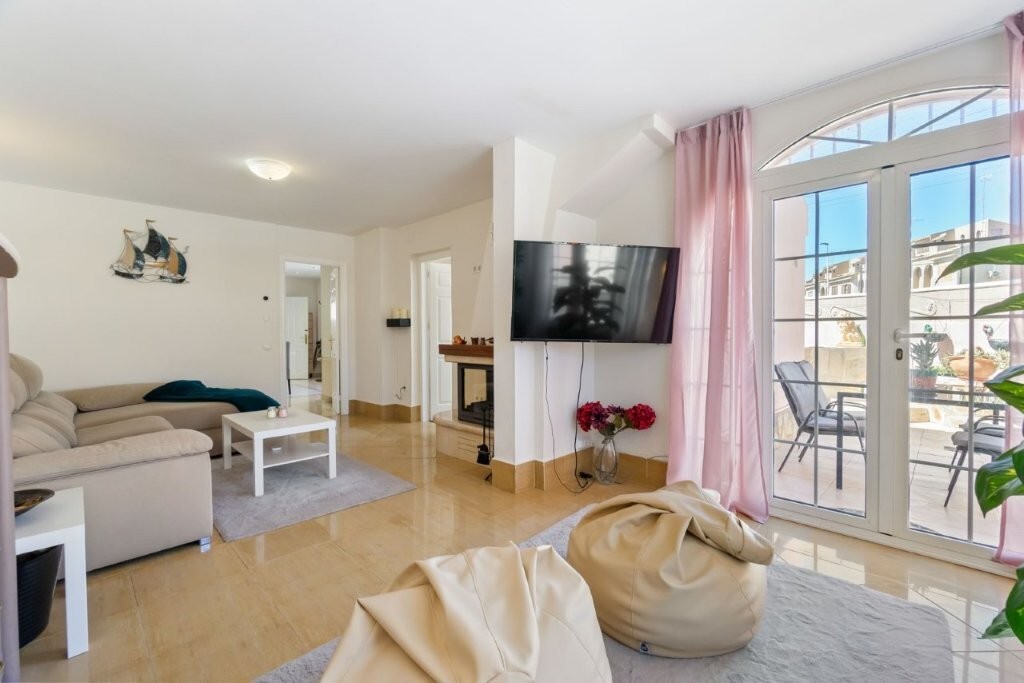 5-Bedroom House in Torrevieja - Image 10