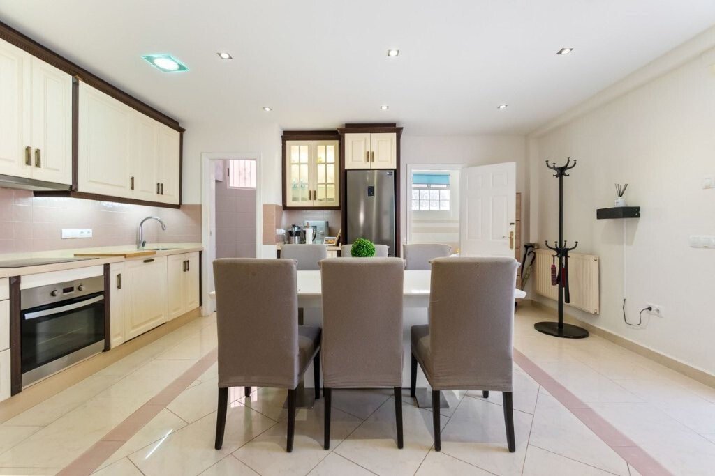 5-Bedroom House in Torrevieja - Image 12