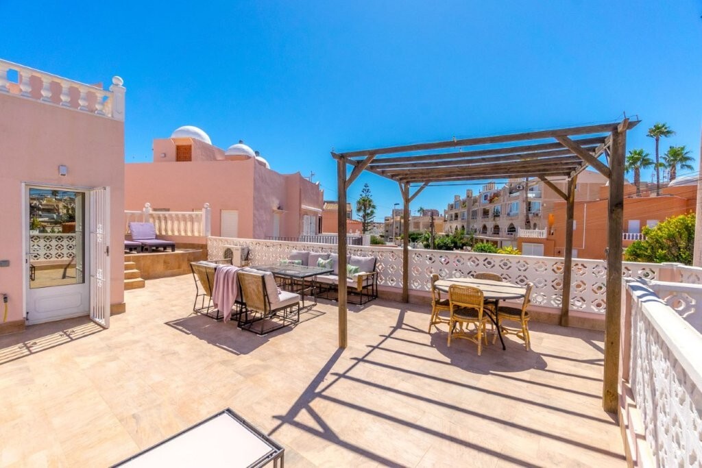 5-Bedroom House in Torrevieja - Image 2