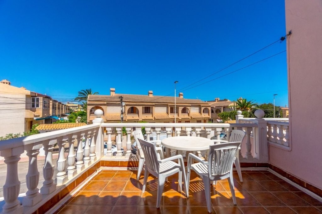 5-Bedroom House in Torrevieja - Image 23