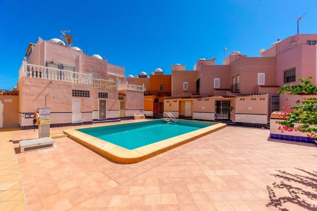 5-Bedroom House in Torrevieja - Image 31