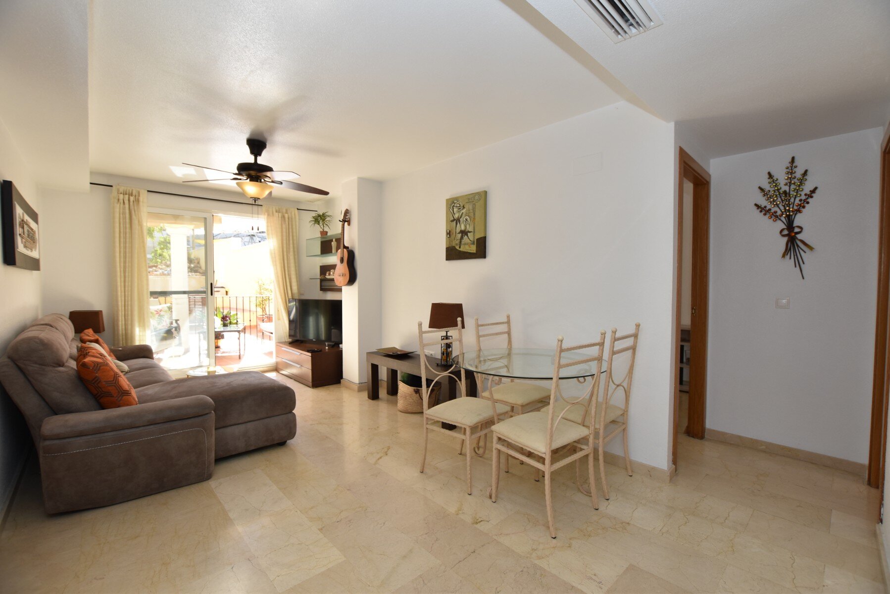 2-Bedroom Apartment in Algorfa - Image 4