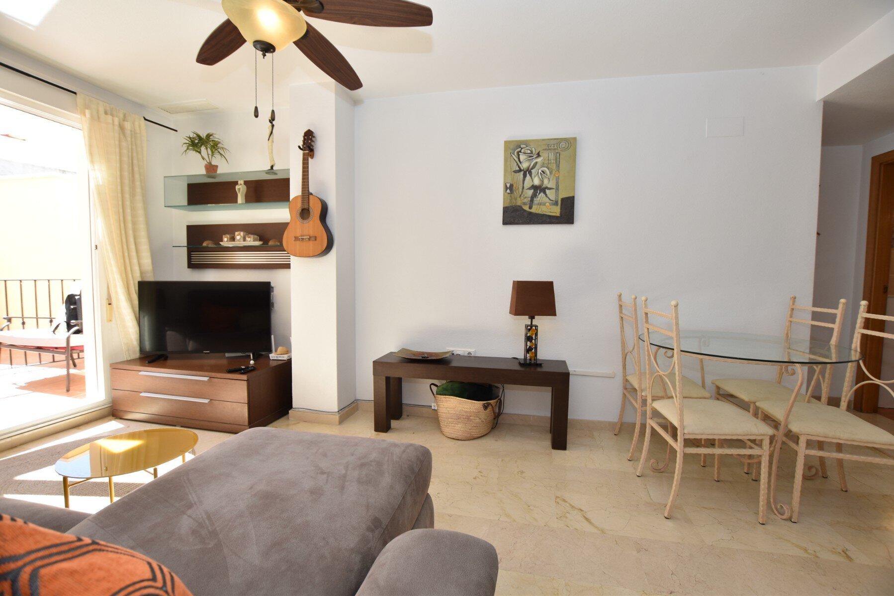 2-Bedroom Apartment in Algorfa - Image 8