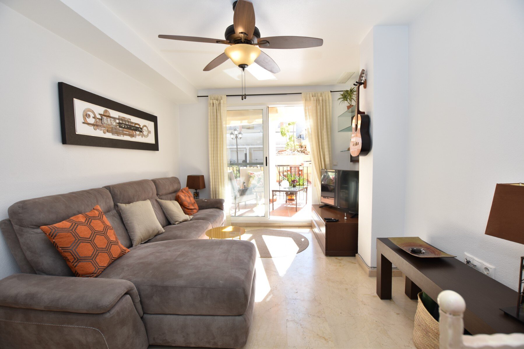 2-Bedroom Apartment in Algorfa - Image 9