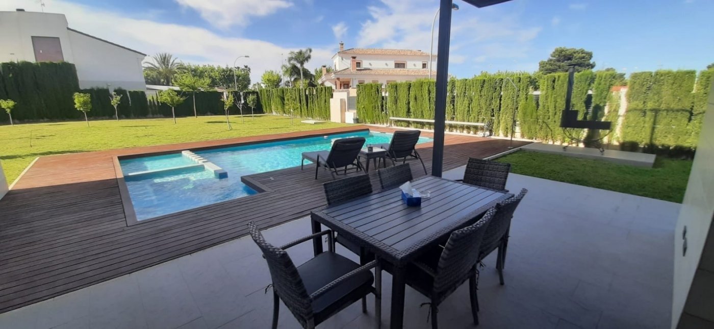 4-Bedroom Villa in Santiago de la Ribera - Image 3