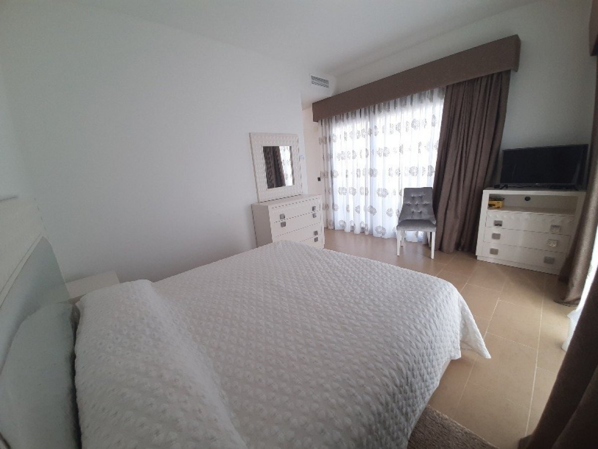 4-Bedroom Villa in Santiago de la Ribera - Image 39