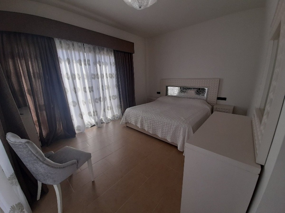 4-Bedroom Villa in Santiago de la Ribera - Image 45