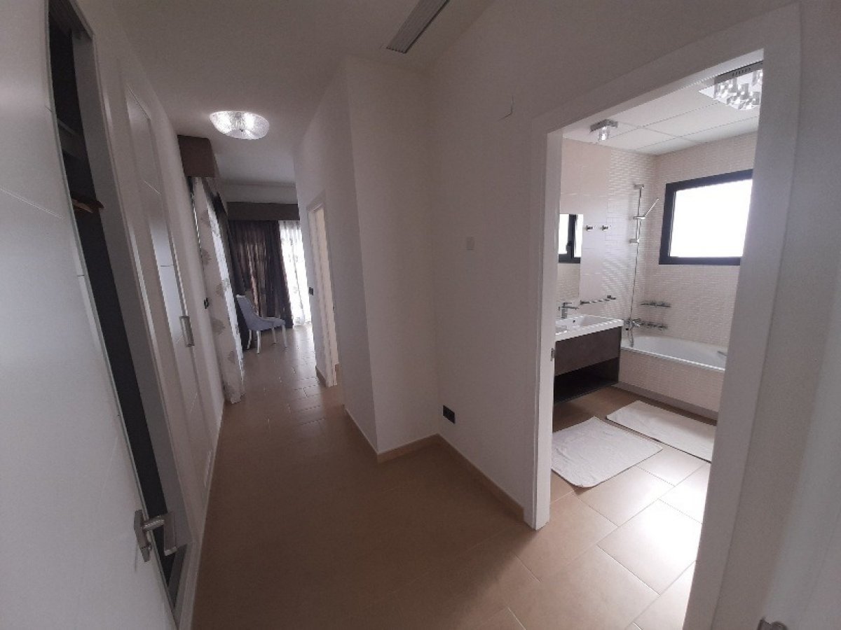 4-Bedroom Villa in Santiago de la Ribera - Image 55