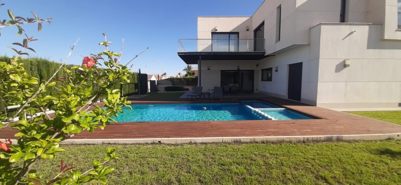 4-Bedroom Villa in Santiago de la Ribera - Image 81