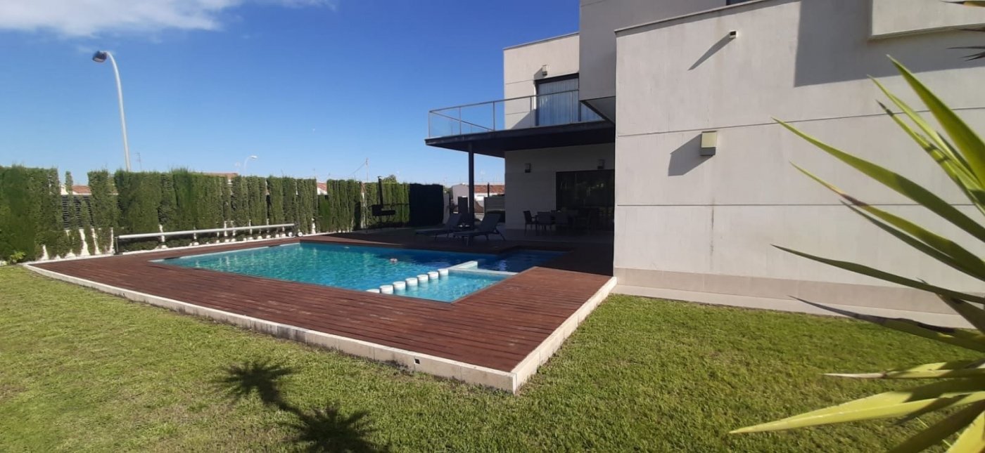 4-Bedroom Villa in Santiago de la Ribera - Image 83