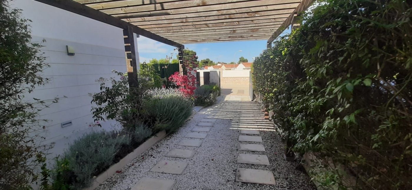 4-Bedroom Villa in Santiago de la Ribera - Image 91