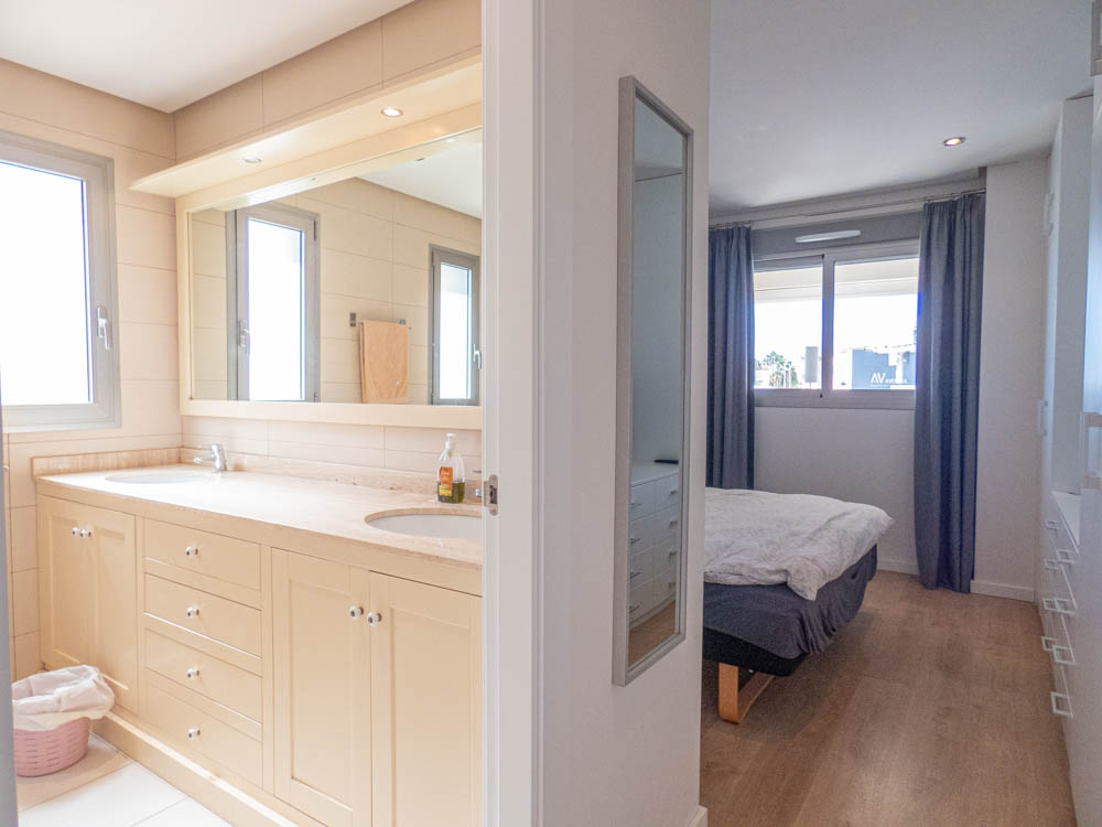 4-Bedroom Apartment in Orihuela Costa - Image 21