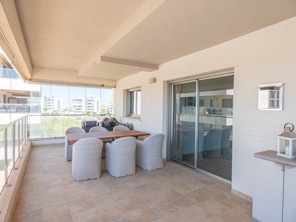 4-Bedroom Apartment in Orihuela Costa - Image 29